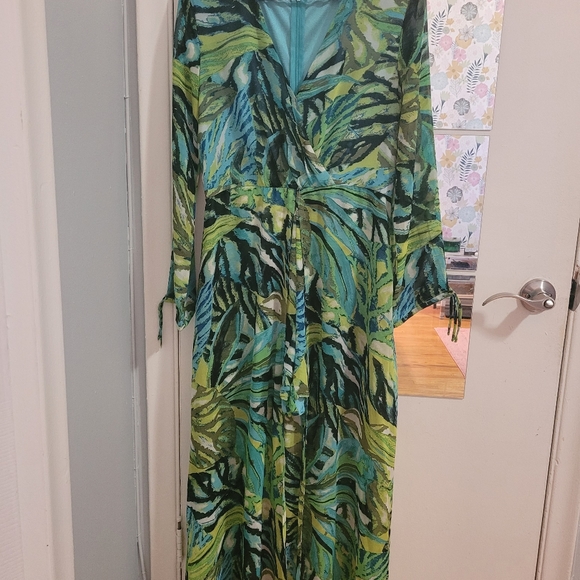 Feel Like J-Lo at the Oscars - Picture 1 of 5